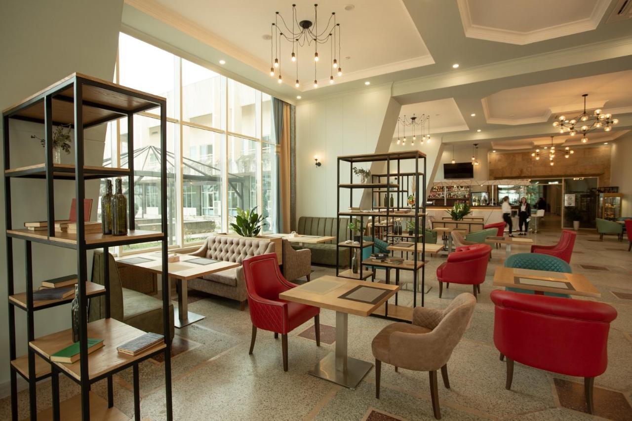 Amza Park Hotel 가그라 외부 사진